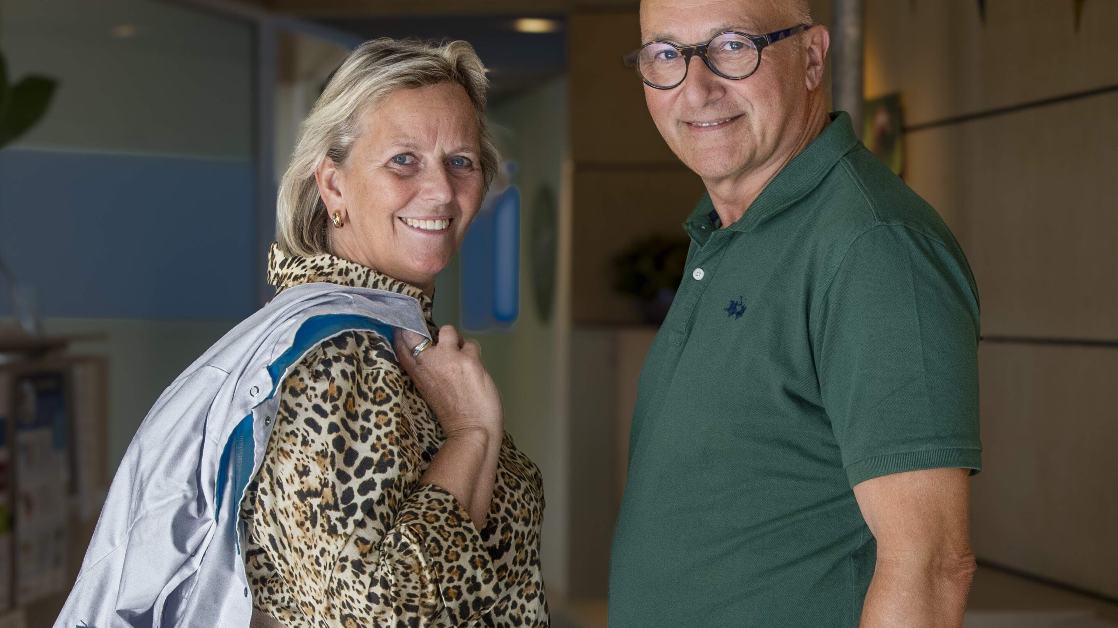 Nynke en Rob Adding van tandartspraktijk Adding in Oosterwolde zijn met pensioen: ’Dit is het moment